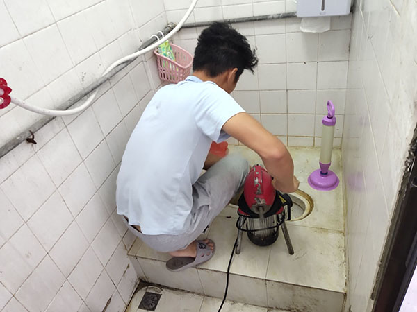 永平肥皂掉到马桶里把马桶堵住了怎么办？马桶堵住了怎么办
