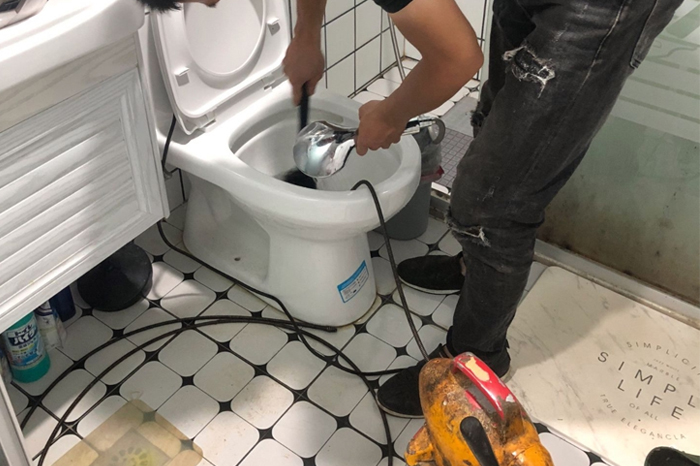 永平马桶堵塞自己疏通还是找师傅？专业上门服务让你省时更省心